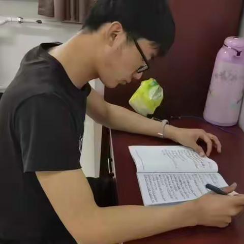 千灯共燃耀南北，众志成城克时艰
