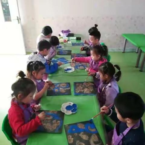 心连心幼儿园特色美术课程