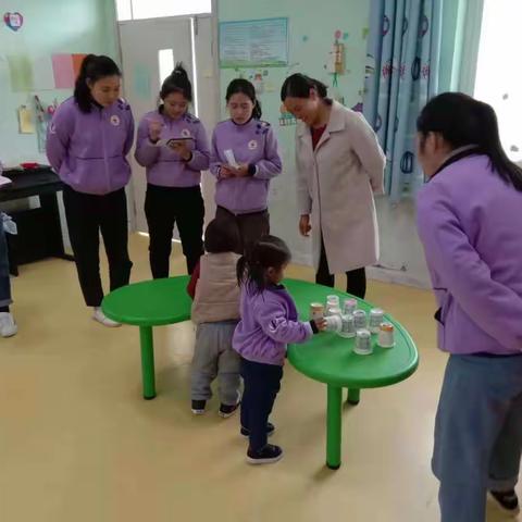 心连心幼儿园教师区域材料评比