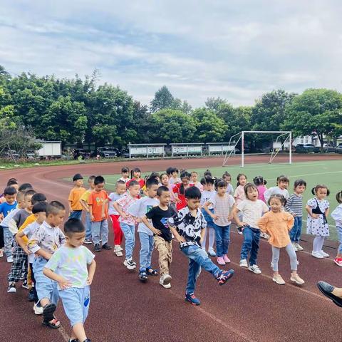 “我晨跑,我健康”——土桥幼儿园大班晨跑主题活动