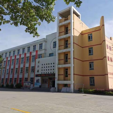 青春不语    奋斗留痕——伊宁市第三中学2021届高三毕业典礼