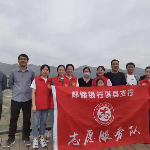 携手攀登金牛岭，邮博馆内庆国庆