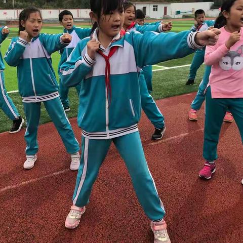 搏击技术进校园，体育精神传少年——北沟小学支部开展国庆活动