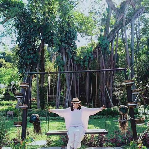 有人说旅行是女人最大的投资，有人说旅行会让女人更优雅，所有答案都殊途同归，因为旅行让生命变…（副本）