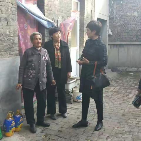 区妇联开展重阳节慰问活动