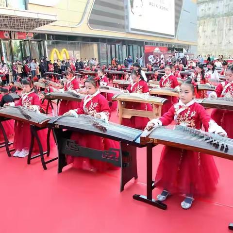 金色摇篮幼稚园元旦“百人古筝演奏”表演活动随拍
