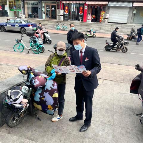明湖支行清明期间开展人民币图样宣传工作
