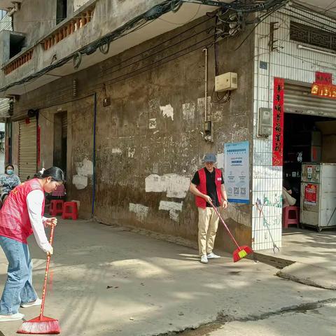 美兰区政府办组织干部职工深入挂点村，积极助力巩卫创文工作