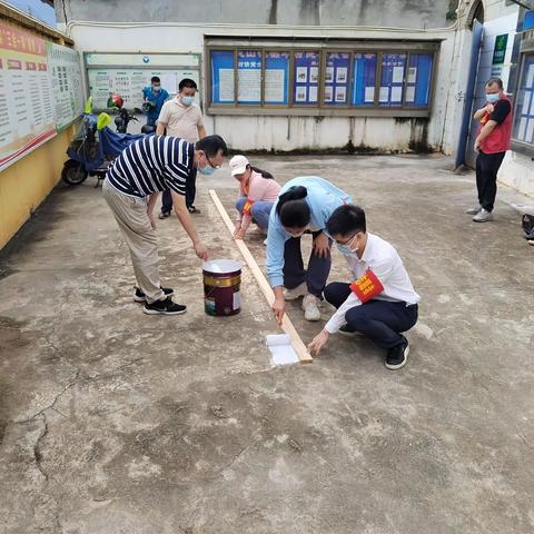 美兰区政府办持续组织党员干部深入挂点村委会协助开展全国文明城市巩固提升工作