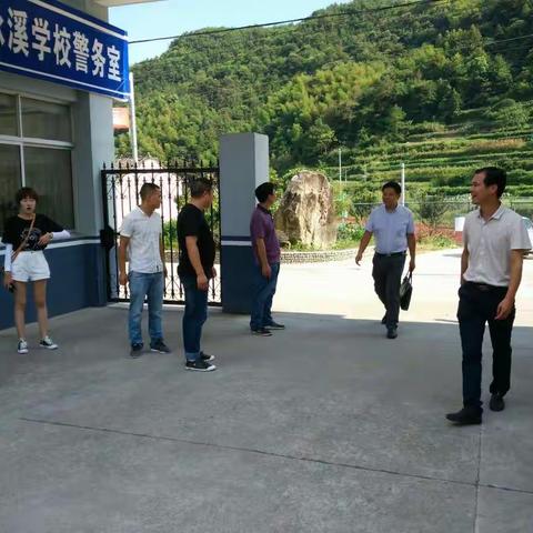 情系教师节，慰问暖人心。--县人大褚夏芬一行教师节慰问泳溪学校教师