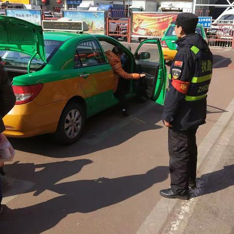 火车站地区出租车循环车场疏导旅客