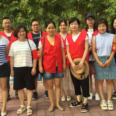 夏日骄阳也融不化我们文明的步伐