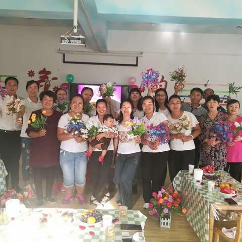 崇廉敬党 喜迎党的十九大 呼和镇幼儿园暨33个教师节召开“真情告白”茶话会