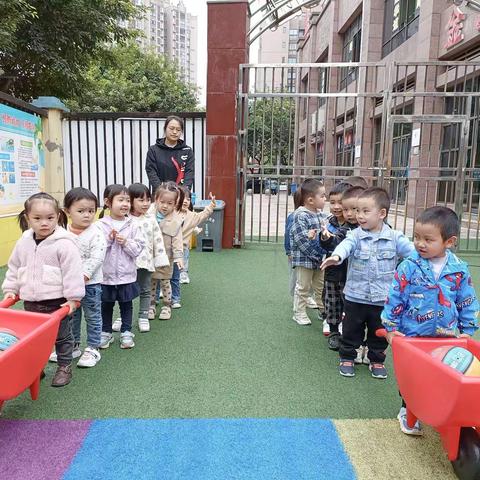 金蓓贝幼儿园豆豆二班第八周成长日记