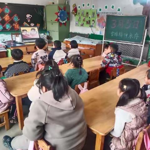 学雷锋    做好娃娃          一一丰荣中心幼儿园学雷锋日活动