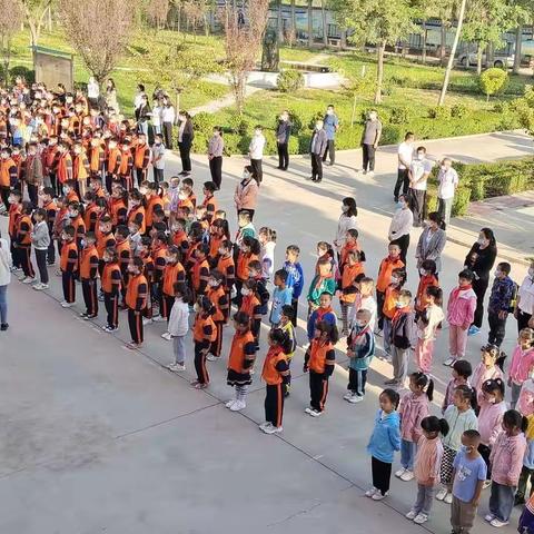 逐梦新学年  奋斗向未来——华西镇中心小学新学年开学升旗仪式