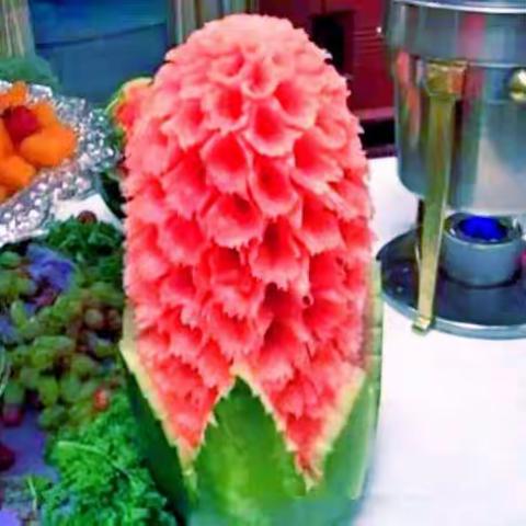 炎炎暑期，西瓜也疯狂（图片源自网络）