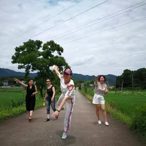 76届地委幼儿园的小盆友一日玩