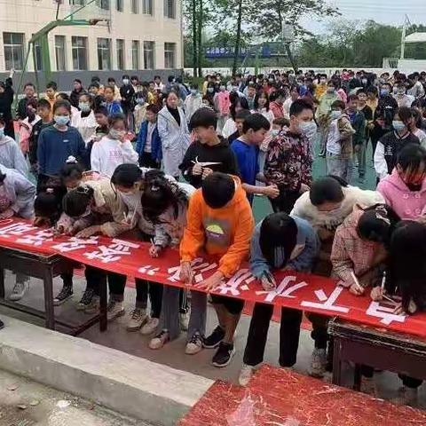 2022年毛家滩回族维吾尔族乡中学开展“珍爱生命，预防溺水，严禁私自下水游泳”系列教育活动。