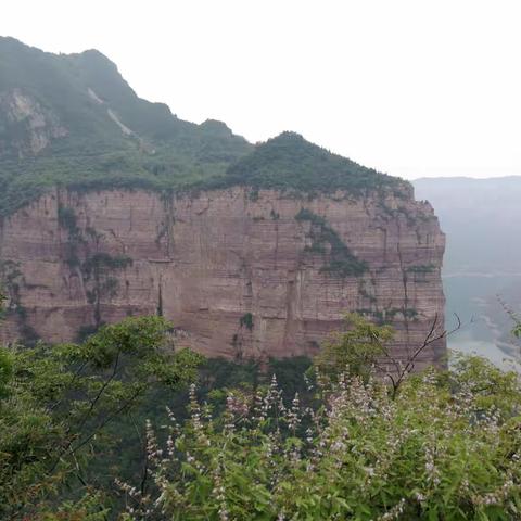 端午节自驾游-太行山之武家湾------要么读书、要么旅行，灵魂和身体，必须有一个在路上。