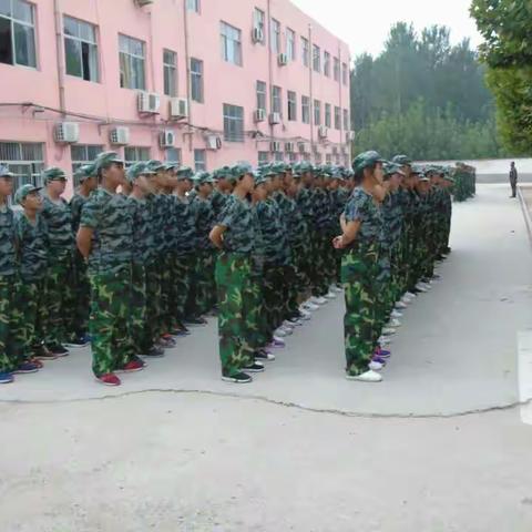 东平县戴庙中学军训（3）宿舍内务整理活动