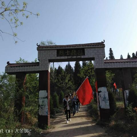 险岁峥嵘驰战场，英魂磅礴垂青篇