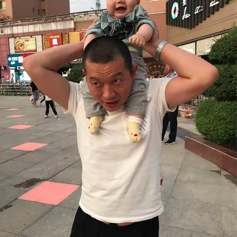 辰哥成长第七个月（开始学会坐了，）