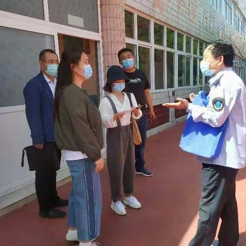 城区教育与科学技术局检查组莅临南马匠小学检查开学准备工作