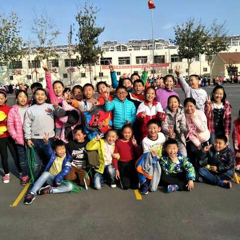 平度经济开发区小学秋季运动会开幕了！