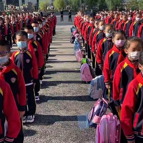 教诲如春风，师恩似海深，桃李满天下，声明传四方！祝老师教师节快乐，身体健康、桃李满门！