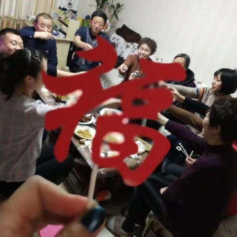 老宝贝给我们带来了满满的福，小孙子给我们带来了快乐！