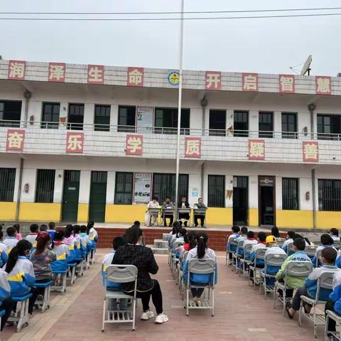 不负韶华 ，砥砺前行 ——东南镇高庙小学召开前半学期工作总结暨表彰大会