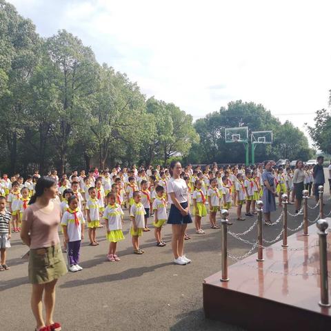 走进新学期，点燃新希望——记白合小学开学第一天