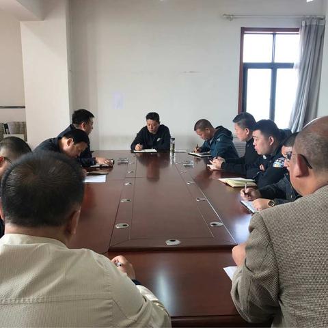 县委常委、副县长崔仲民调度大车管控工作