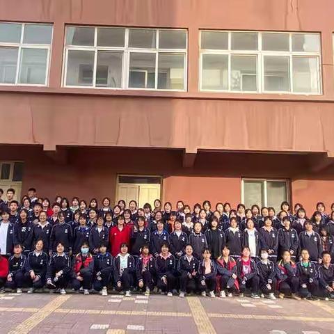 班级联手学雷锋，净化公寓我先行
         ——高二11、14、16班学习雷锋志愿活动之爱国卫生运动