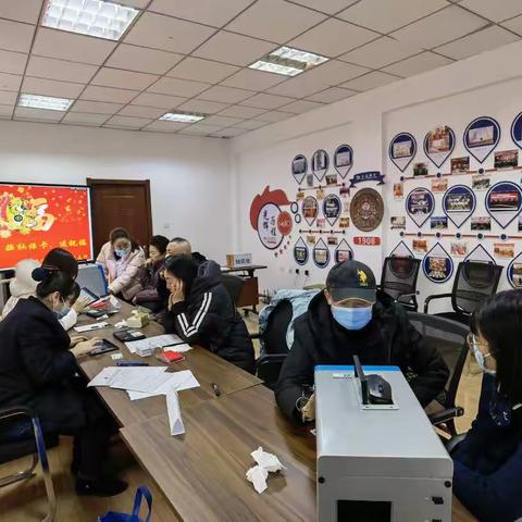 黑龙江省分行离退休管理部 开展“迎新春、换社保卡、送祝福”活动