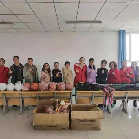 “情系二小 筑梦远航”——县二小庆元旦主题活动暨文广旅局“捐资助学”仪式