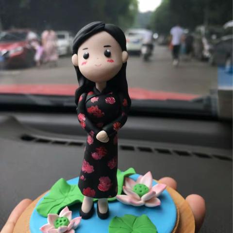 田田童心，沐雨莲开