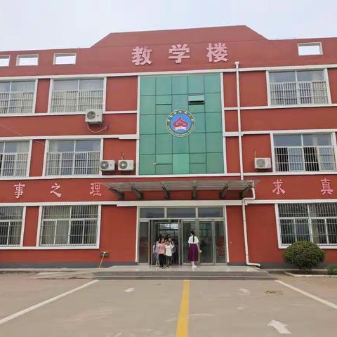 师生同心共成长  家校共育追梦人    ___记希望小学新学期家长会