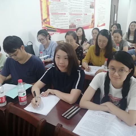 精进不休，携手共进———杨芙蓉名师工作室课题模拟答辩会