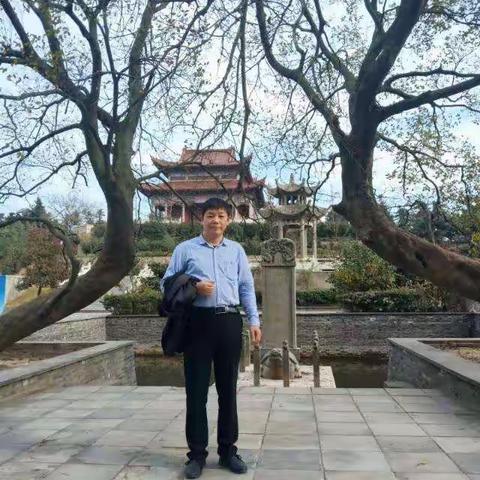 优秀教师和班主任在党组织的领导下谱写芳华