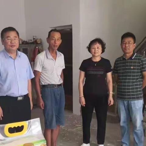 走访脱贫户 浓情暖人心——市第九医院帮扶干部走访慰问活动。