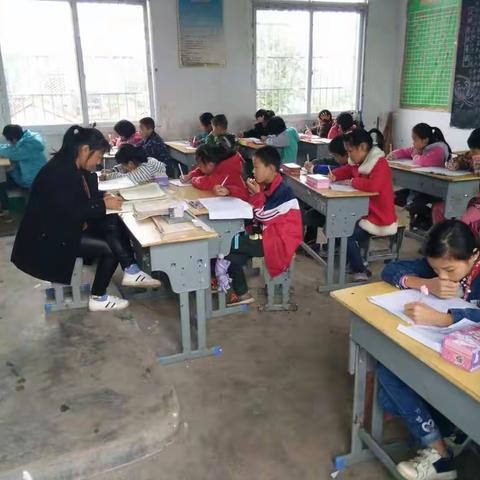 湖堰小学月考进行时