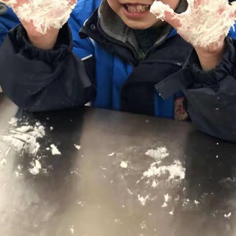 雨水恰逢元宵，晓小一片热闹