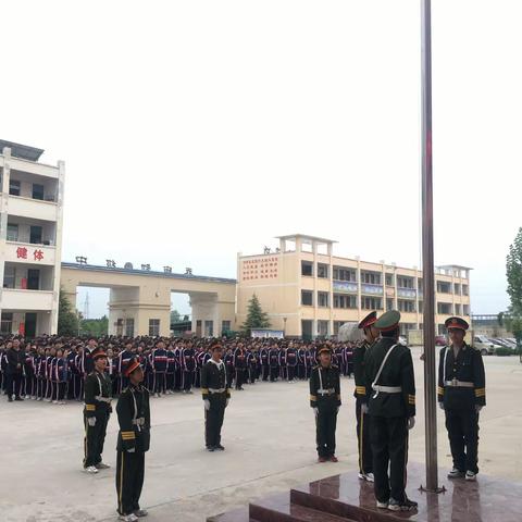 从小听党话、永远跟党走