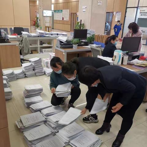 区行政审批服务局向区市场监管局档案室移交许可档案