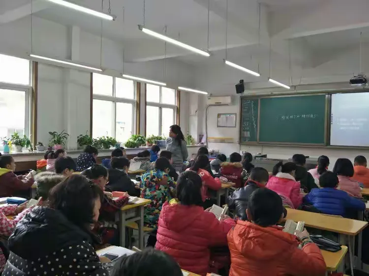 建国路小学大学区对仁厚庄小学交流教师工作进行检查