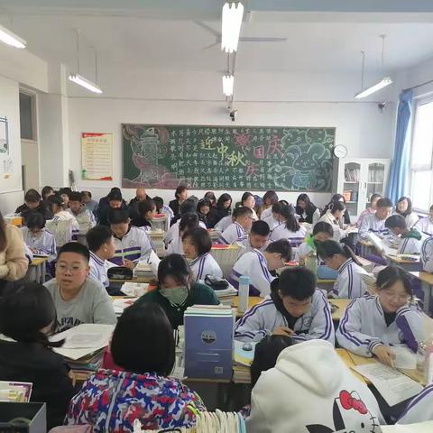 撷教研之芳华 绘共进之篇章——经开一中政史同课堂活动