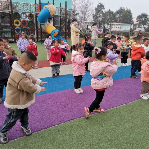 留古镇中心幼儿园小二班第四周活动影集