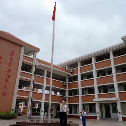 仔细聆听，少年的答案-记六年二班国旗下风采展